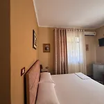 Πανσιόν Twins Mangalem Μπεράτ